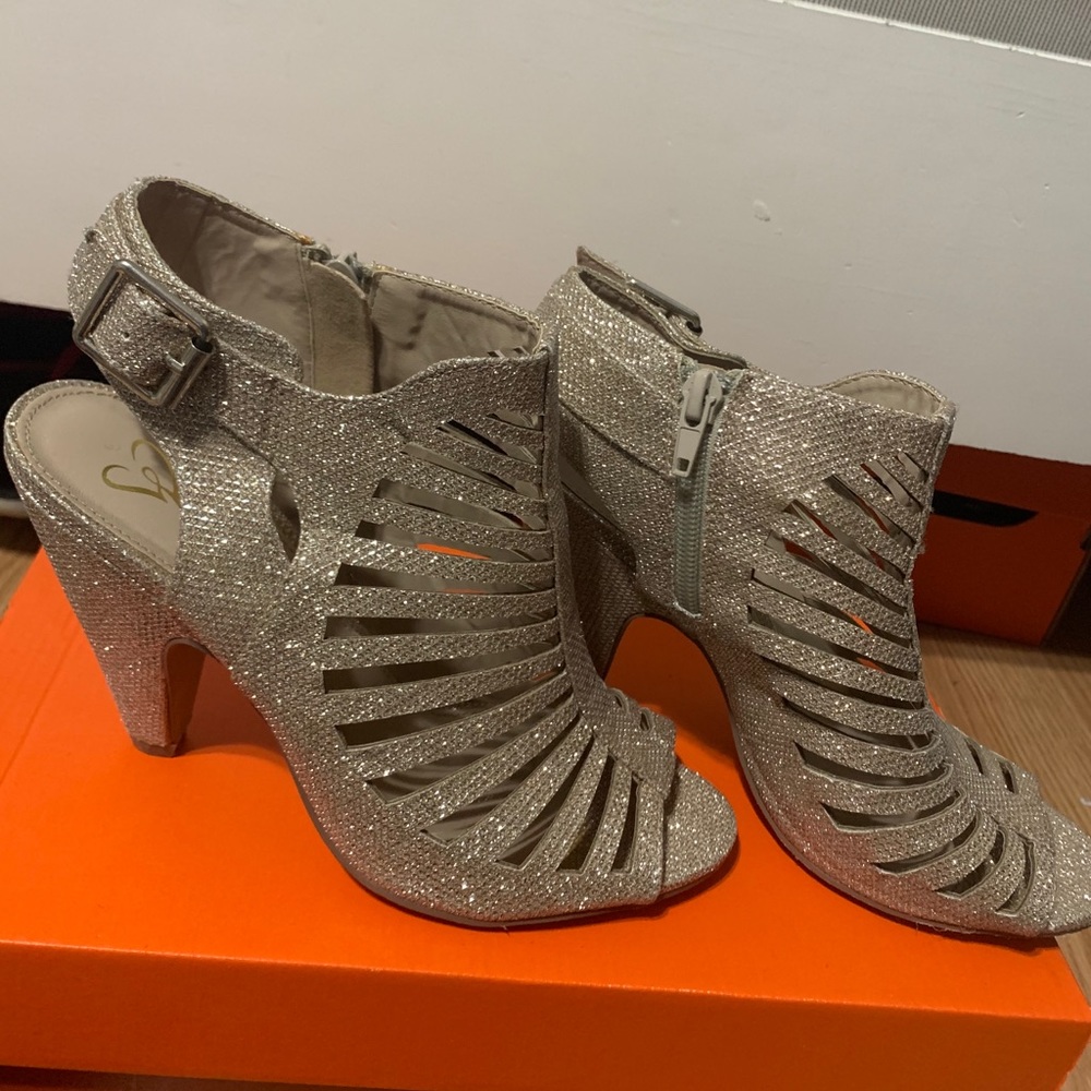Windsor heels
